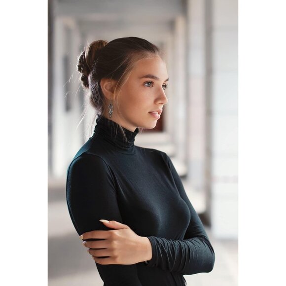 Women's 18K Gold Plated Earrings Wire Cute Classic Infinity With Jewelry Box - Picture 3 of 6